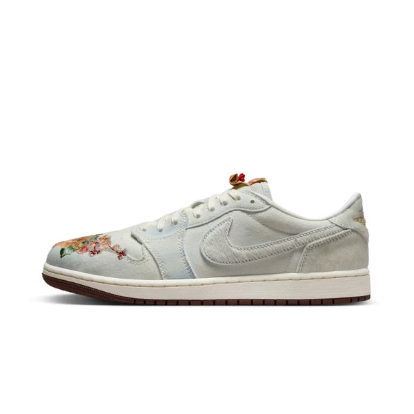AIR JORDAN 1 LOW OG FOOTBALL GREY SAIL LIGHT CHOCOLATE
