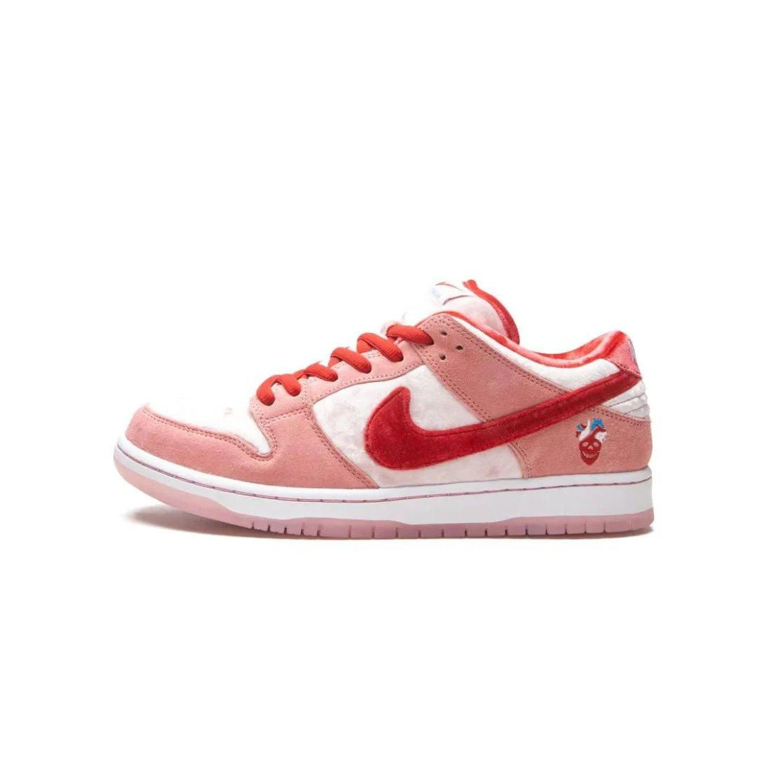 NIKE SB DUNK LOW STRANGE LOVE